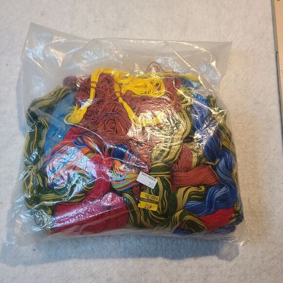 Bag of colored string - Picture 2 of 2